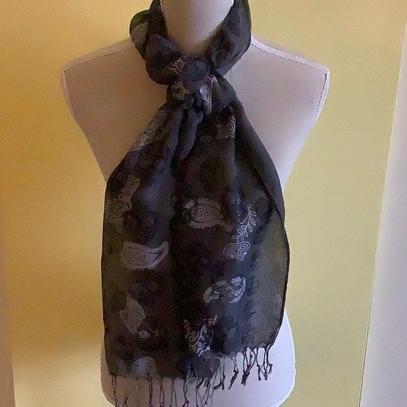 Skulls & Paisley scarf - Picture 1 of 3